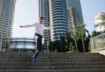 Runable. Марафон в Нью-Йорку в діловому костюмі