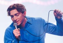 Арман Дюплантіс випустив новий поп-сингл і розпочав змагальний сезон із перемоги